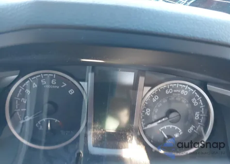 2017 Toyota Tacoma Sr5 V6 z USA, uszkodzony, nr VIN 5TFSZ5AN9HX048881